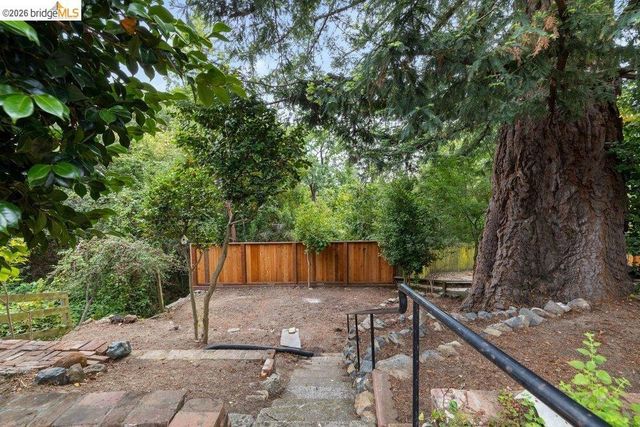 31 Harbord Court, Oakland, CA 94618