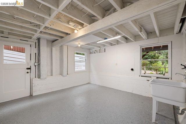31 Harbord Court, Oakland, CA 94618