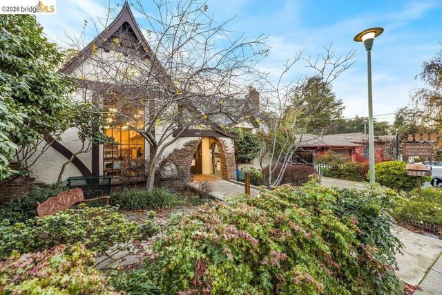 31 Harbord Court, Oakland, CA 94618
