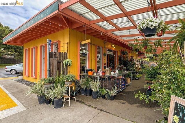 31 Harbord Court, Oakland, CA 94618