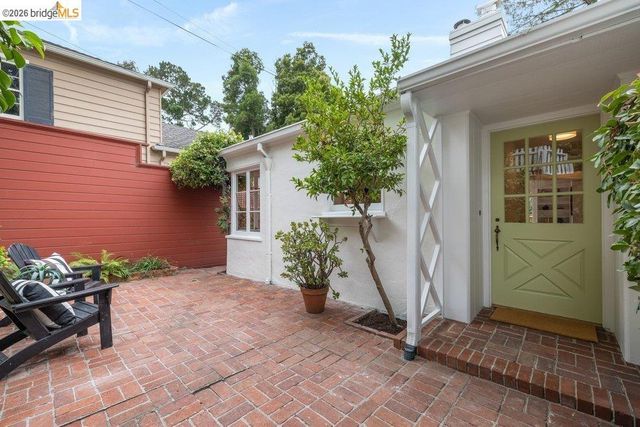 31 Harbord Court, Oakland, CA 94618