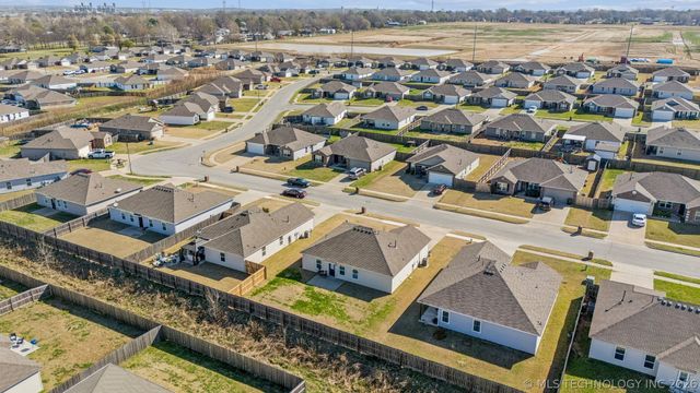 11418 S 238th East Avenue, Broken Arrow, OK 74014