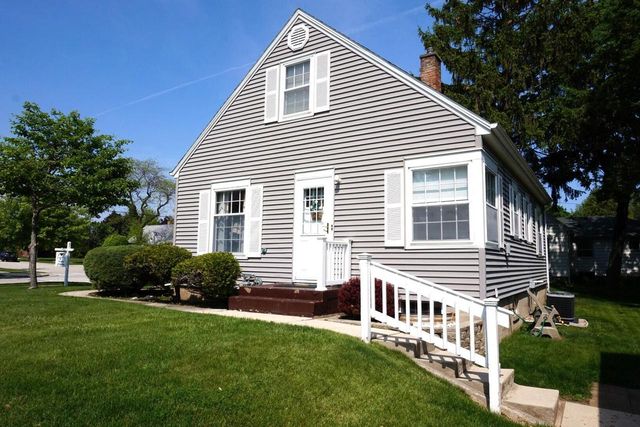 118 Summit DRIVE, Port Washington, WI 53074