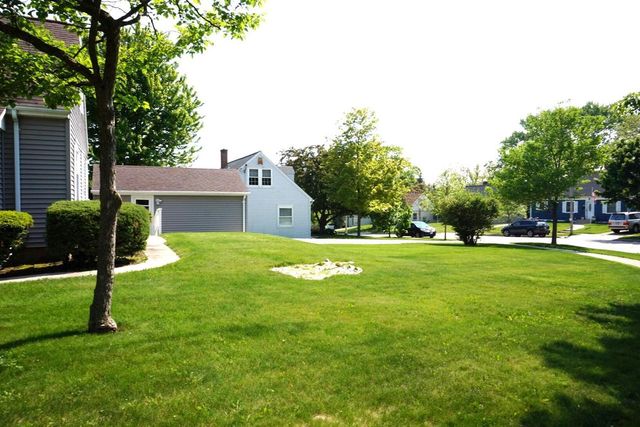 118 Summit DRIVE, Port Washington, WI 53074