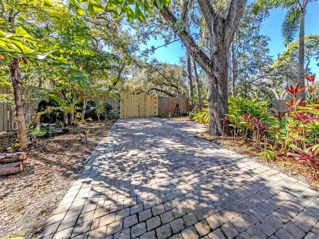 4710 HIDDEN FOREST LANE, Sarasota, FL 34235