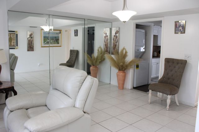 3425 VIA POINCIANA 203, Lake Worth, FL 33467