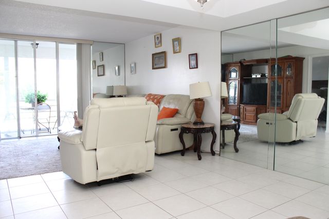 3425 VIA POINCIANA 203, Lake Worth, FL 33467