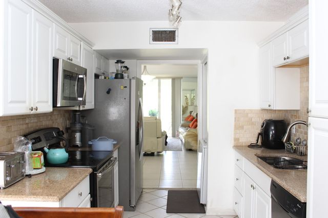 3425 VIA POINCIANA 203, Lake Worth, FL 33467