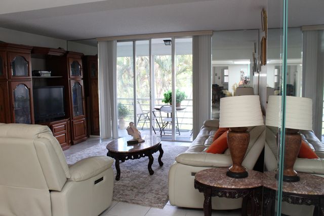 3425 VIA POINCIANA 203, Lake Worth, FL 33467
