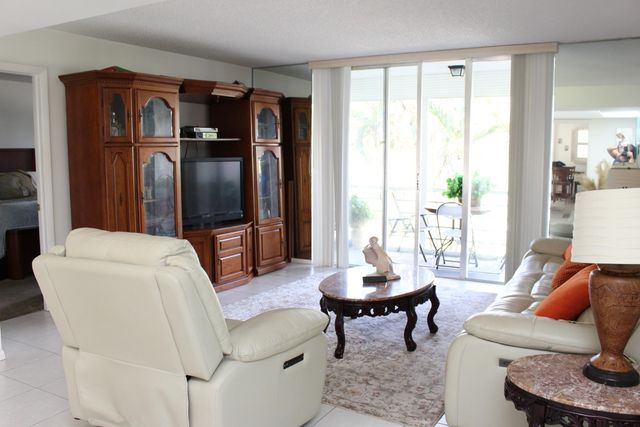 3425 VIA POINCIANA 203, Lake Worth, FL 33467