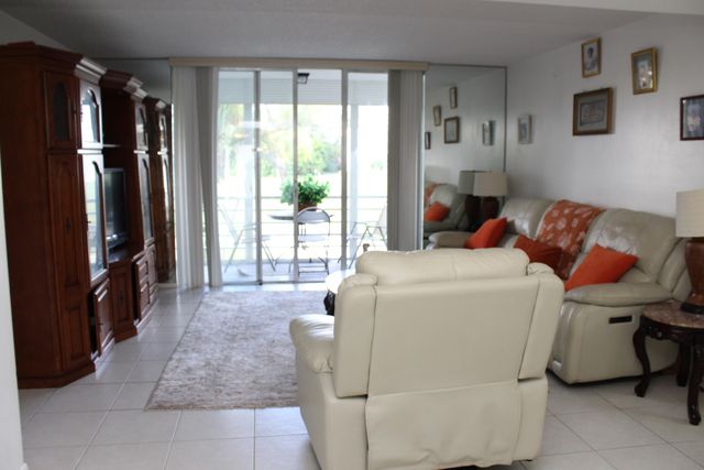 3425 VIA POINCIANA 203, Lake Worth, FL 33467