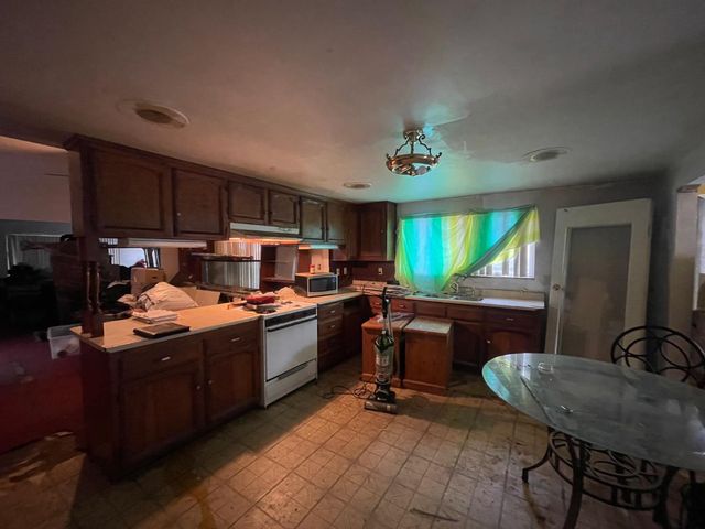 3044 Cesar Chavez Boulevard, Fresno, CA 93721