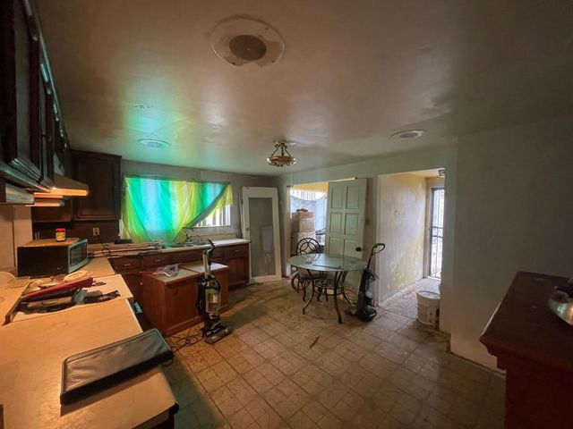 3044 Cesar Chavez Boulevard, Fresno, CA 93721