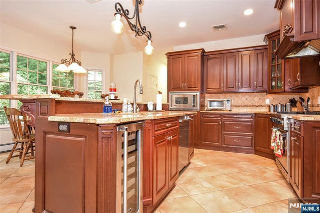 48 Ackerman Street, Waldwick, NJ 07430