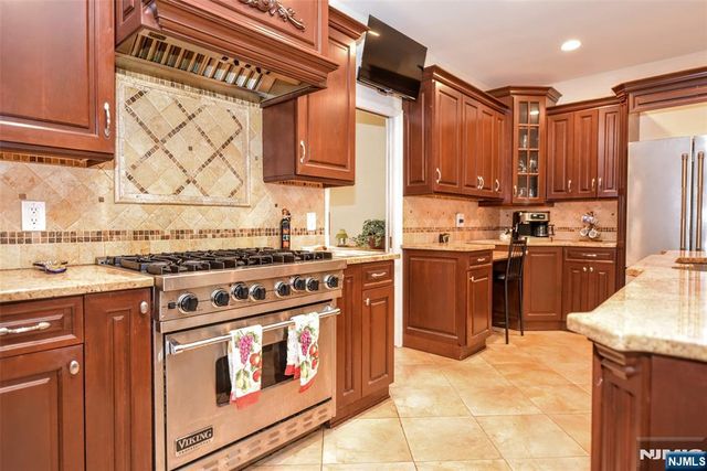 48 Ackerman Street, Waldwick, NJ 07430