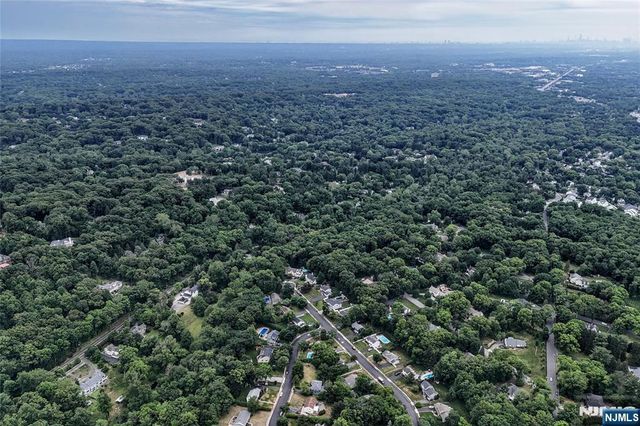 48 Ackerman Street, Waldwick, NJ 07430
