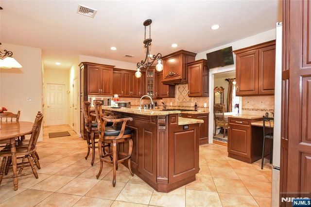 48 Ackerman Street, Waldwick, NJ 07430