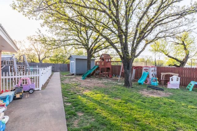 771 E 6th Street, Baird, TX 79504