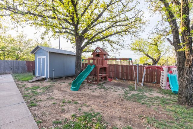 771 E 6th Street, Baird, TX 79504
