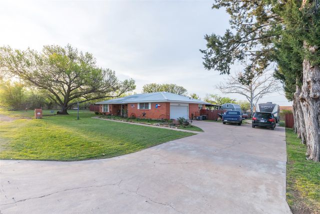 771 E 6th Street, Baird, TX 79504