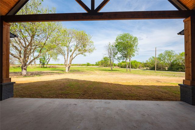 4863 County Road 1098, Celeste, TX 75423