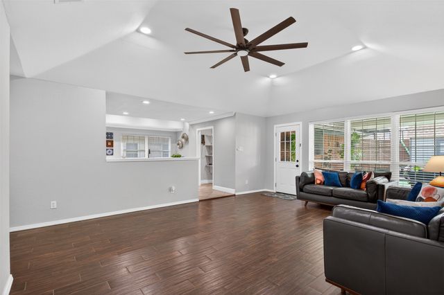 1618 Crosshaven Drive, Lewisville, TX 75077