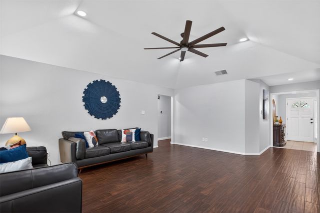 1618 Crosshaven Drive, Lewisville, TX 75077