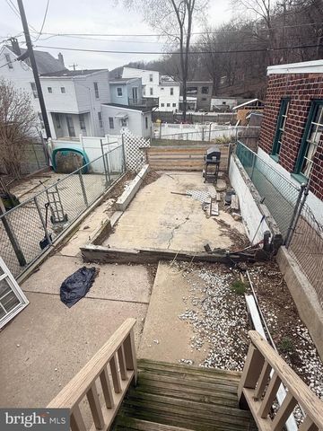 713 N CENTRE ST, Pottsville, PA 17901