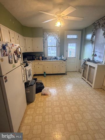 713 N CENTRE ST, Pottsville, PA 17901