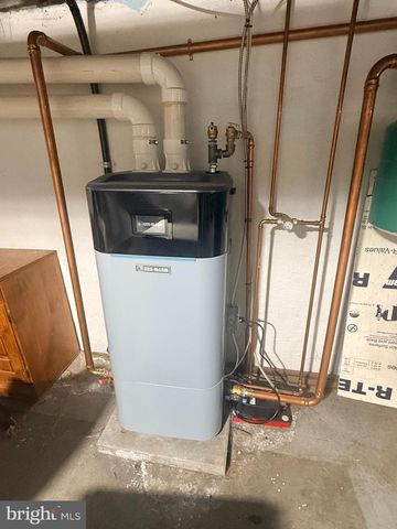 713 N CENTRE ST, Pottsville, PA 17901