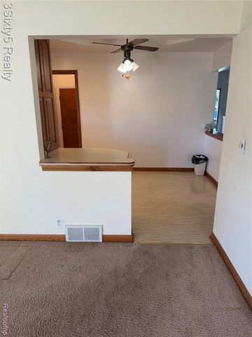 26926 Rochelle Street, Dearborn Heights, MI 48127