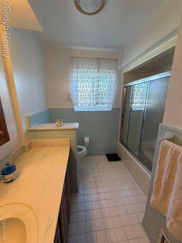 26926 Rochelle Street, Dearborn Heights, MI 48127
