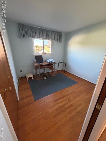 26926 Rochelle Street, Dearborn Heights, MI 48127