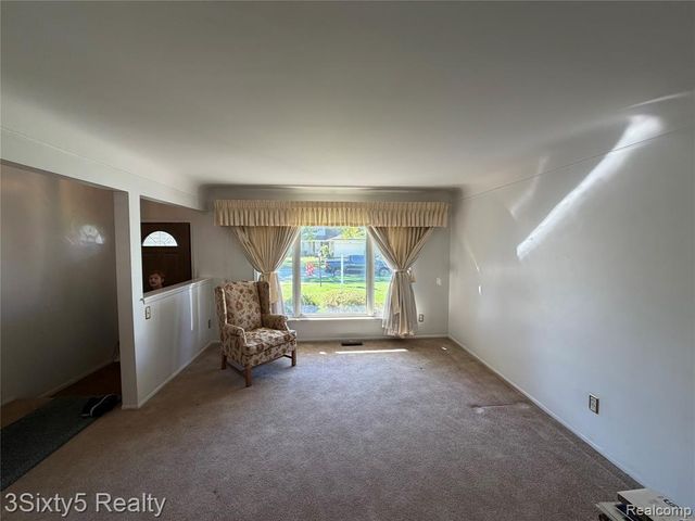 26926 Rochelle Street, Dearborn Heights, MI 48127