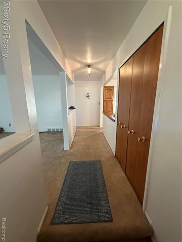 26926 Rochelle Street, Dearborn Heights, MI 48127