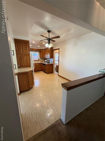 26926 Rochelle Street, Dearborn Heights, MI 48127