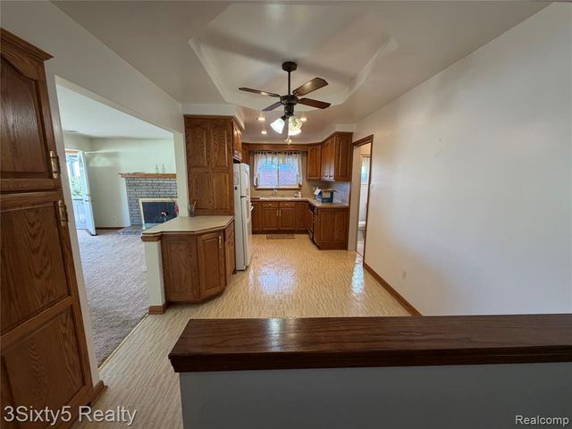 26926 Rochelle Street, Dearborn Heights, MI 48127