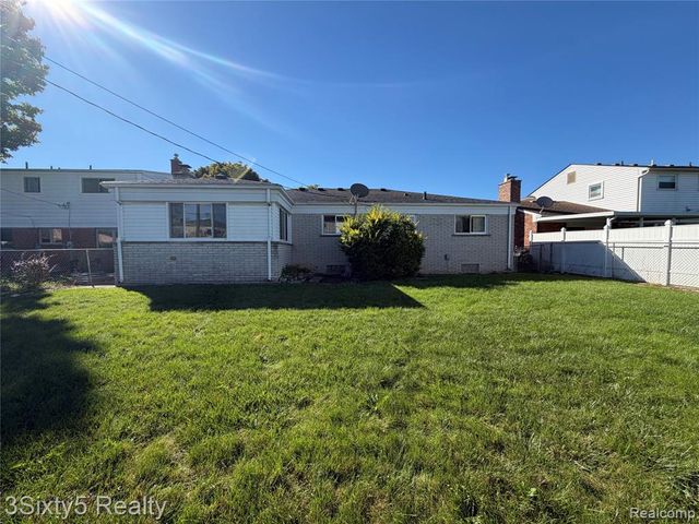26926 Rochelle Street, Dearborn Heights, MI 48127