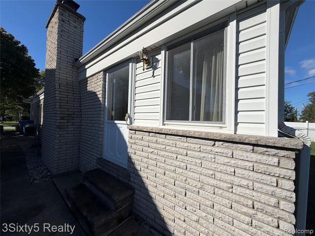 26926 Rochelle Street, Dearborn Heights, MI 48127
