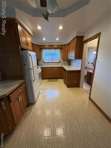 26926 Rochelle Street, Dearborn Heights, MI 48127