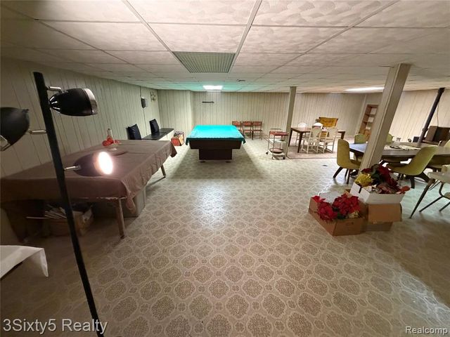 26926 Rochelle Street, Dearborn Heights, MI 48127