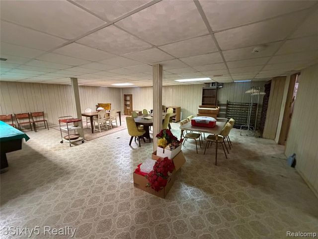 26926 Rochelle Street, Dearborn Heights, MI 48127
