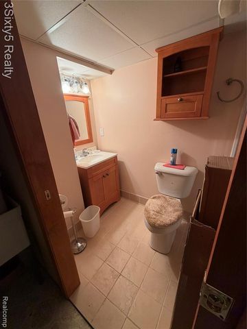 26926 Rochelle Street, Dearborn Heights, MI 48127