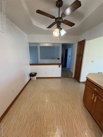 26926 Rochelle Street, Dearborn Heights, MI 48127
