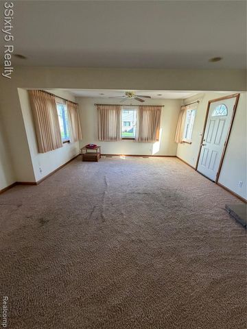 26926 Rochelle Street, Dearborn Heights, MI 48127