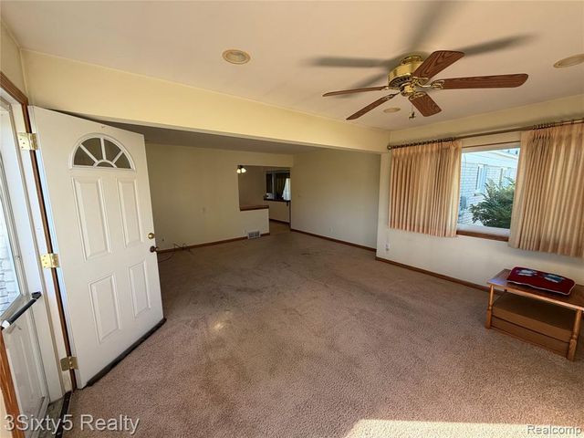 26926 Rochelle Street, Dearborn Heights, MI 48127