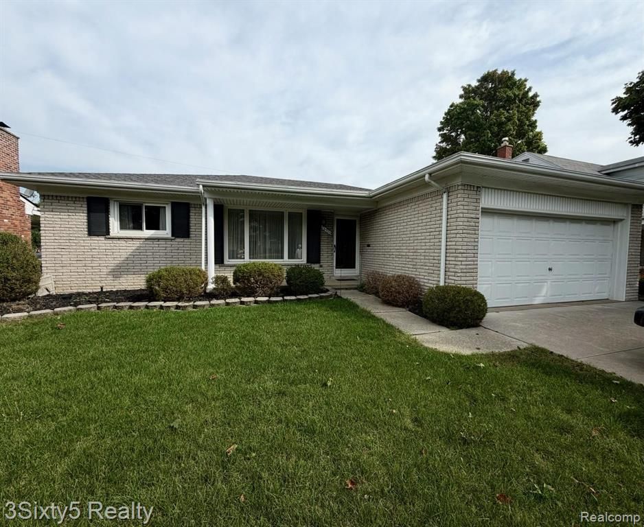26926 Rochelle Street, Dearborn Heights, MI 48127