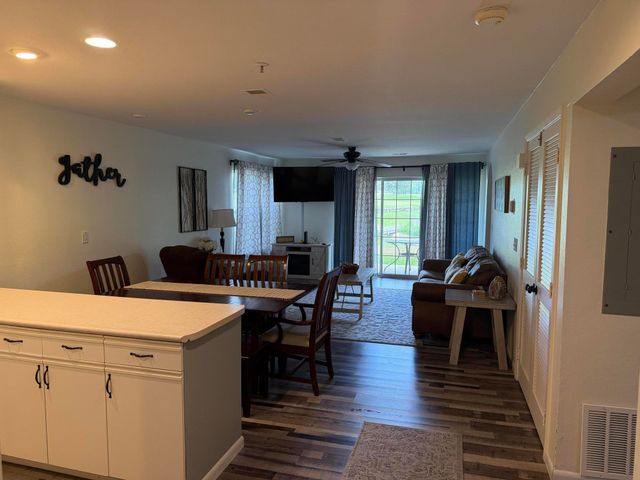 150 W Rockford Drive E2, Branson, MO 65616