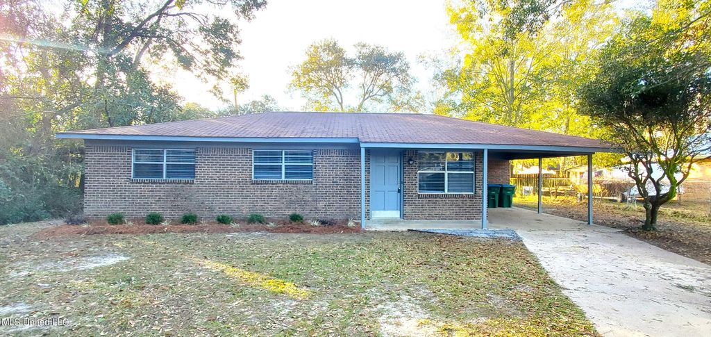 2606 Youpon Street, Ocean Springs, MS 39564