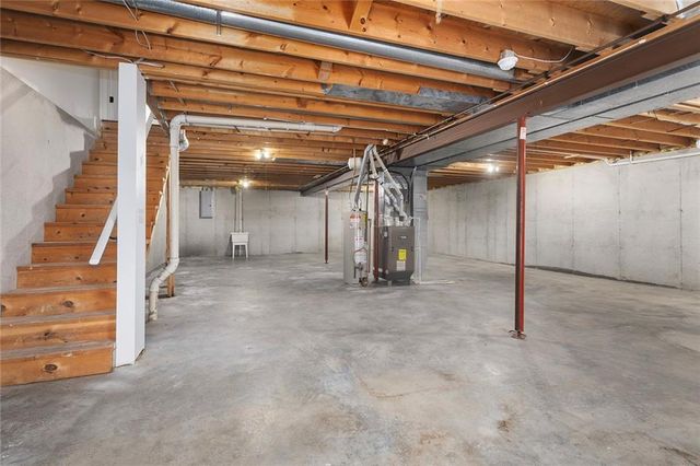 500 S Commercial Avenue, Smithville, MO 64089